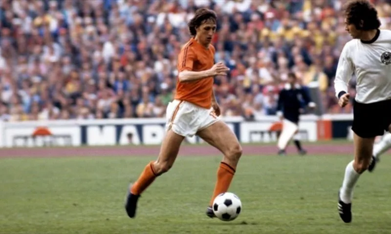 Tại sao Cruyff gia nhập Feyenoord? Nguyên nhân cốt yếu